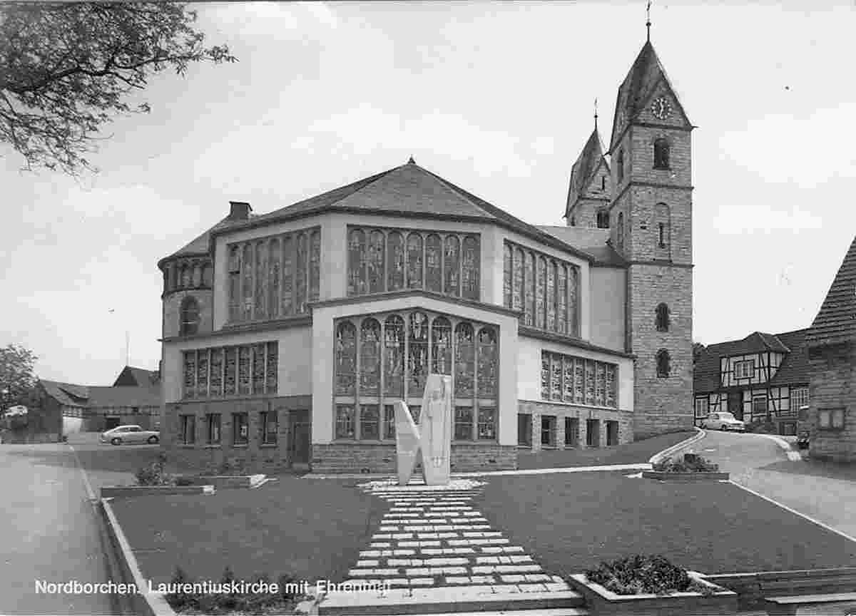 Borchen. Nordborchen - Laurentiuskirche mit Ehrenmal
