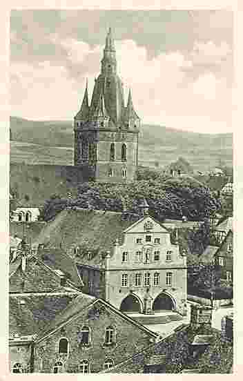 Brilon. Propsteikirche und Rathaus