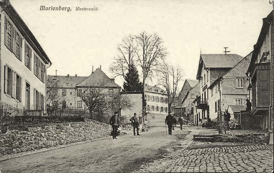 Bad Marienberg (Westerwald). Straßenpartie im Ort
