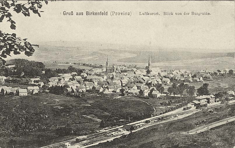Birkenfeld. Panorama der Stadt und Bahnhof