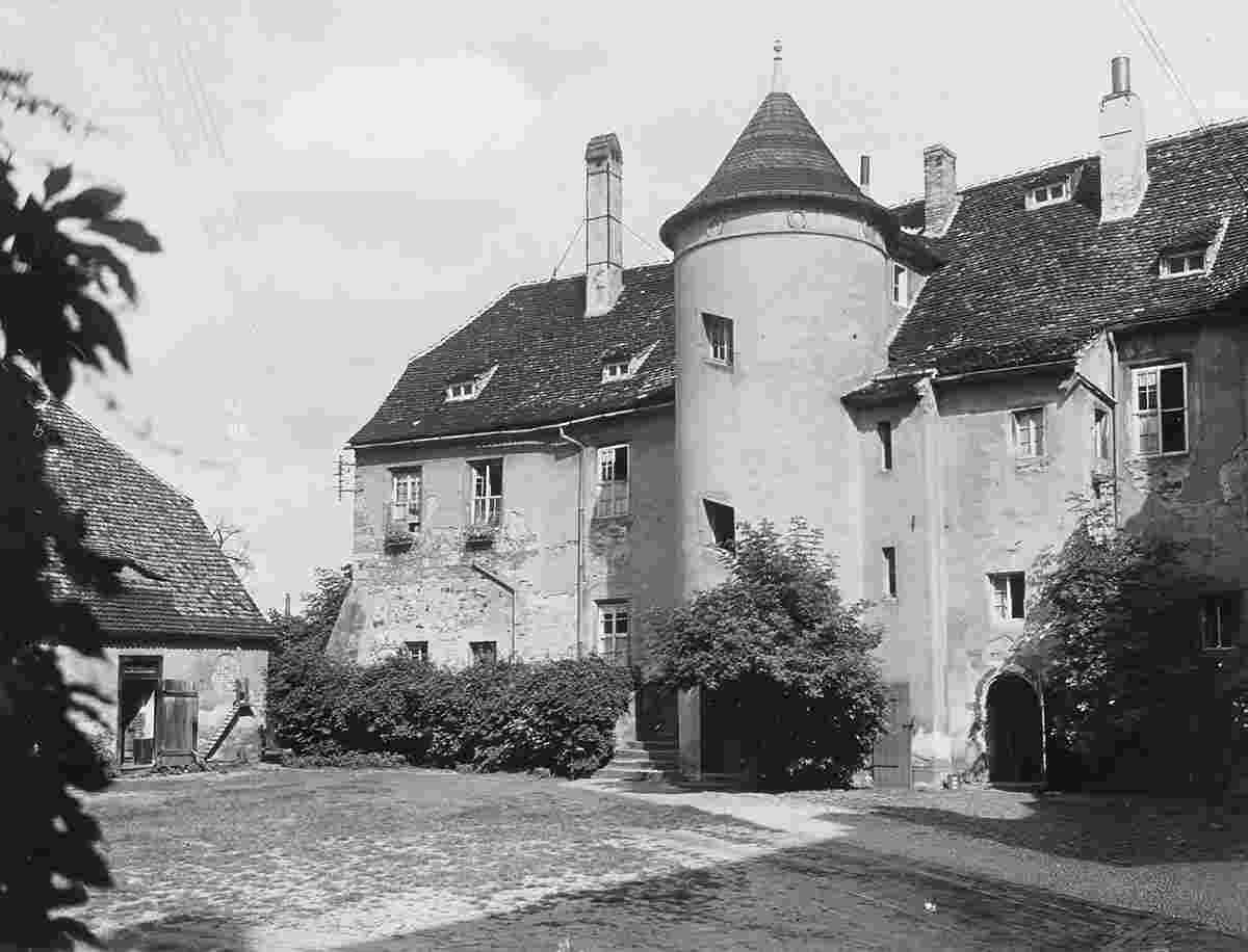 Bad Lauchstädt. Schloß mit Götheschule, vor 1945