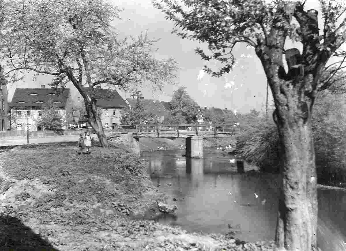 Benndorf. Brücke über die Wyhra, Kinder, 1945