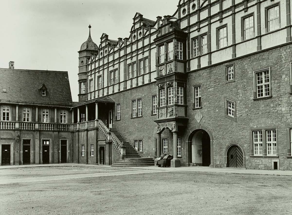 Bernburg (Saale). Schloß Bernburg, Blick über den Hof, 1936