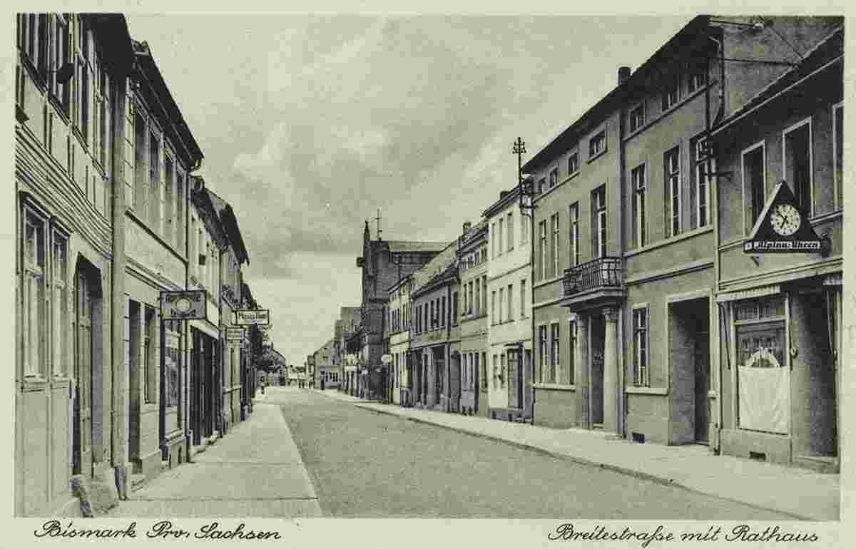 Bismark. Breite Straße mit Rathaus