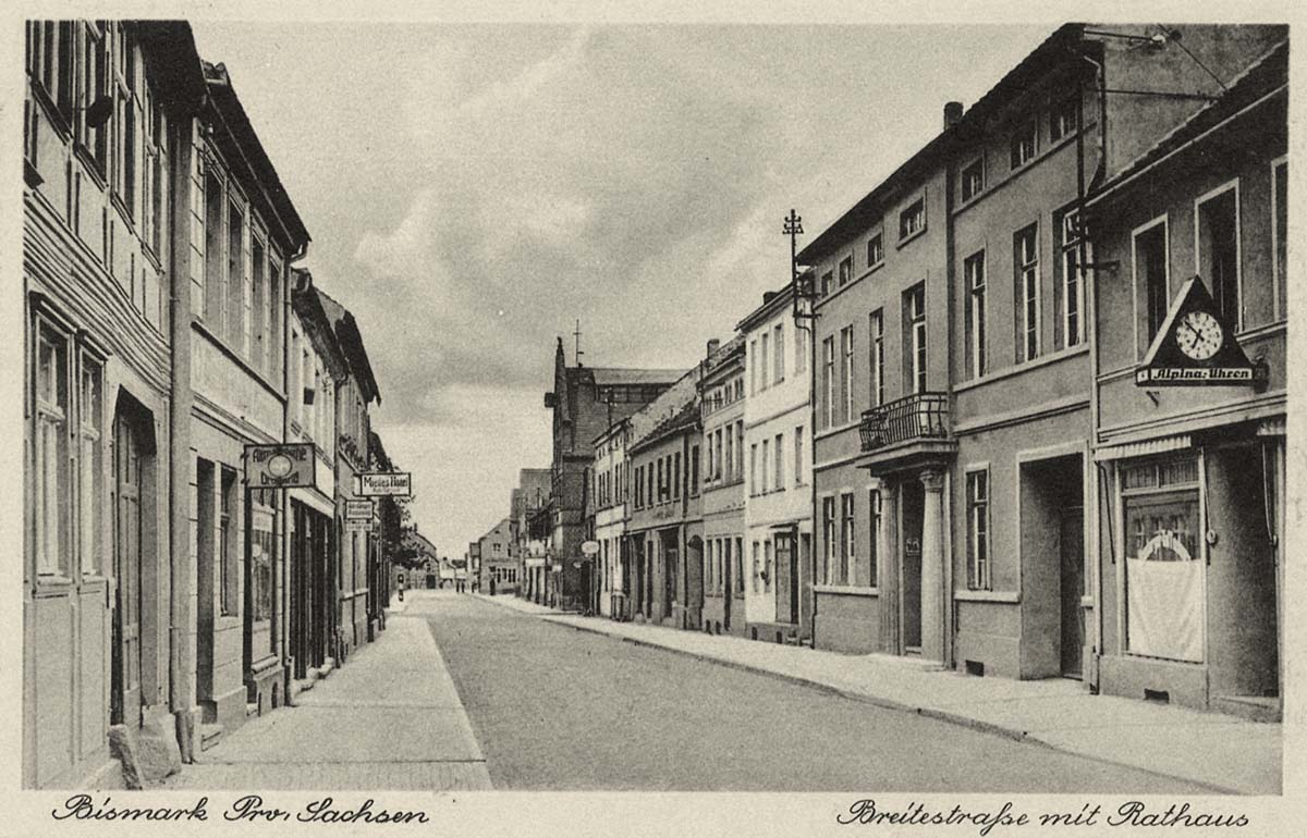 Bismark (Altmark). Breite Straße mit Rathaus