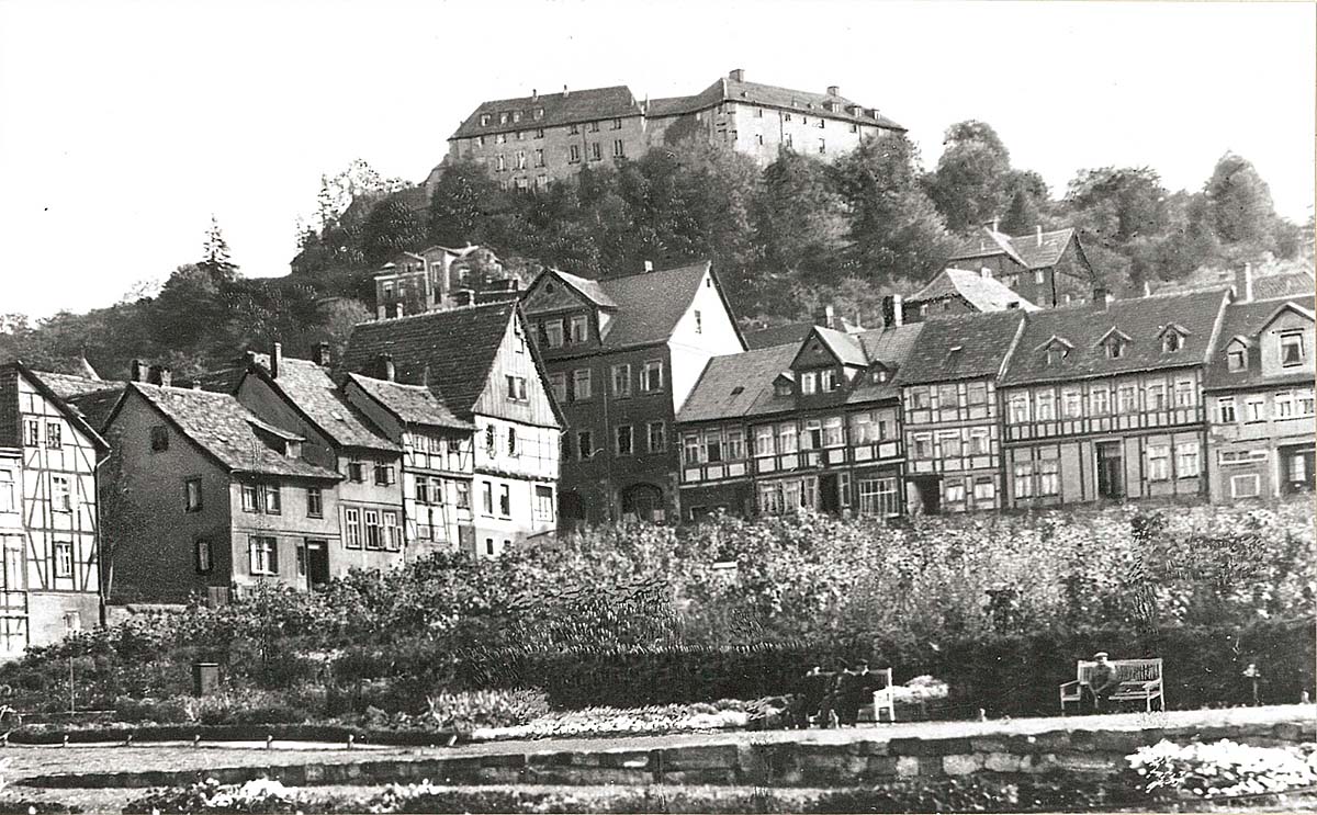 Blankenburg (Harz). Ortsansicht mit Schloß von Nordosten, vor 1945