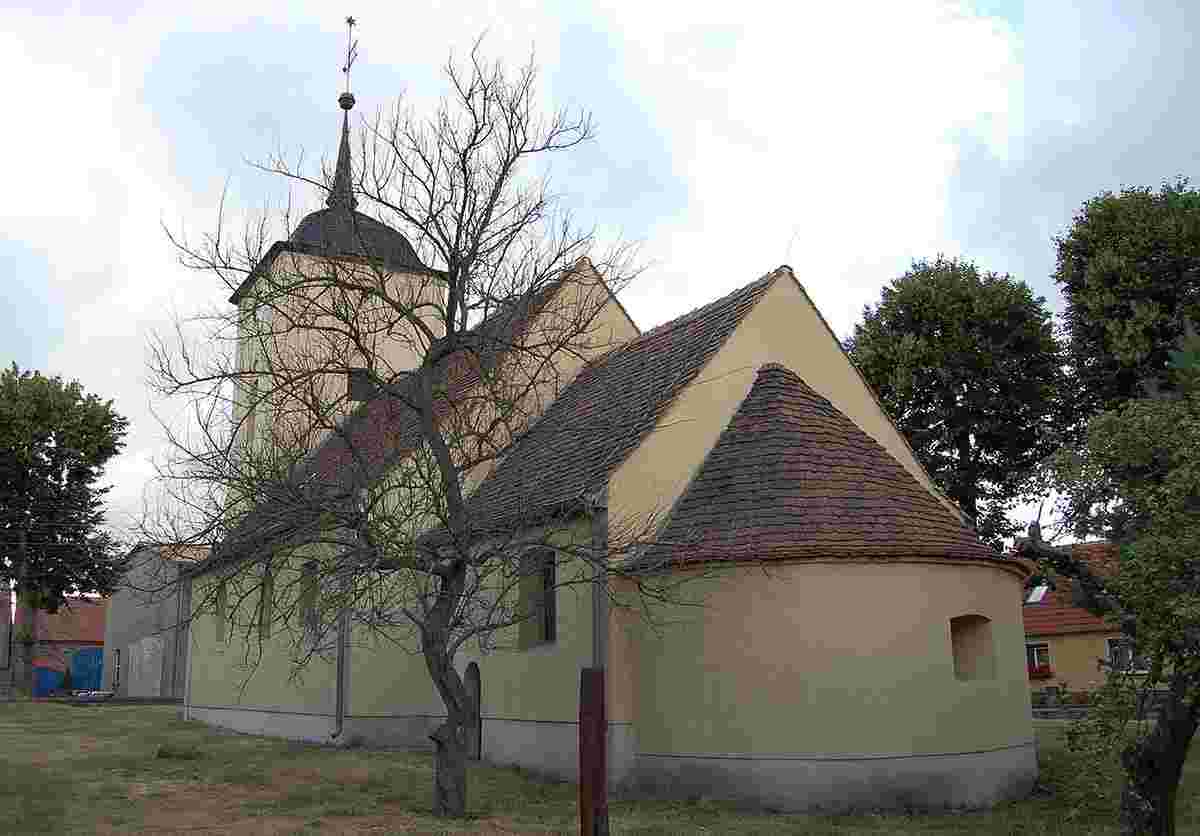 Burgstall. Sandbeiendorf - Dorfkirche
