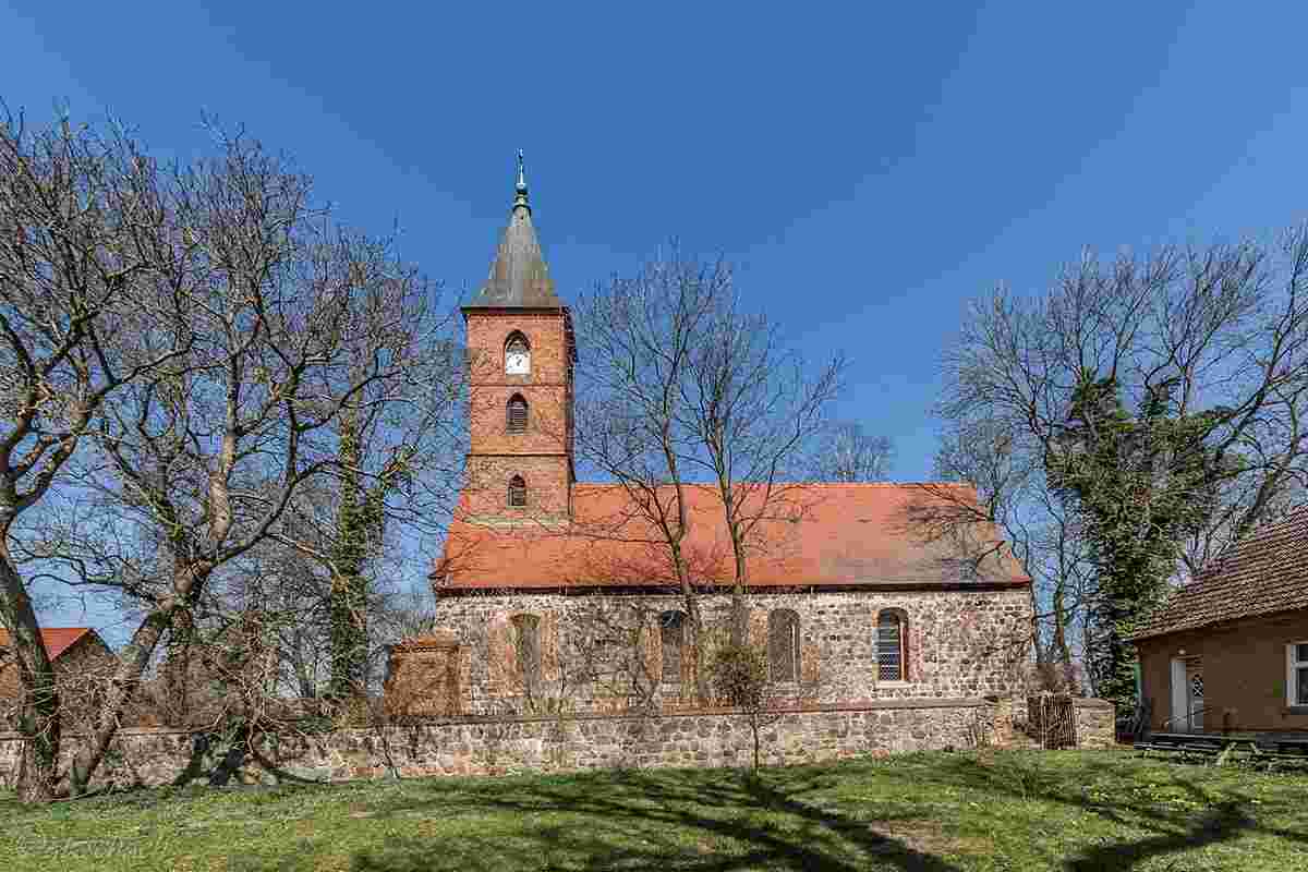 Carmzow-Wallmow. Wallmow - Dorfkirche