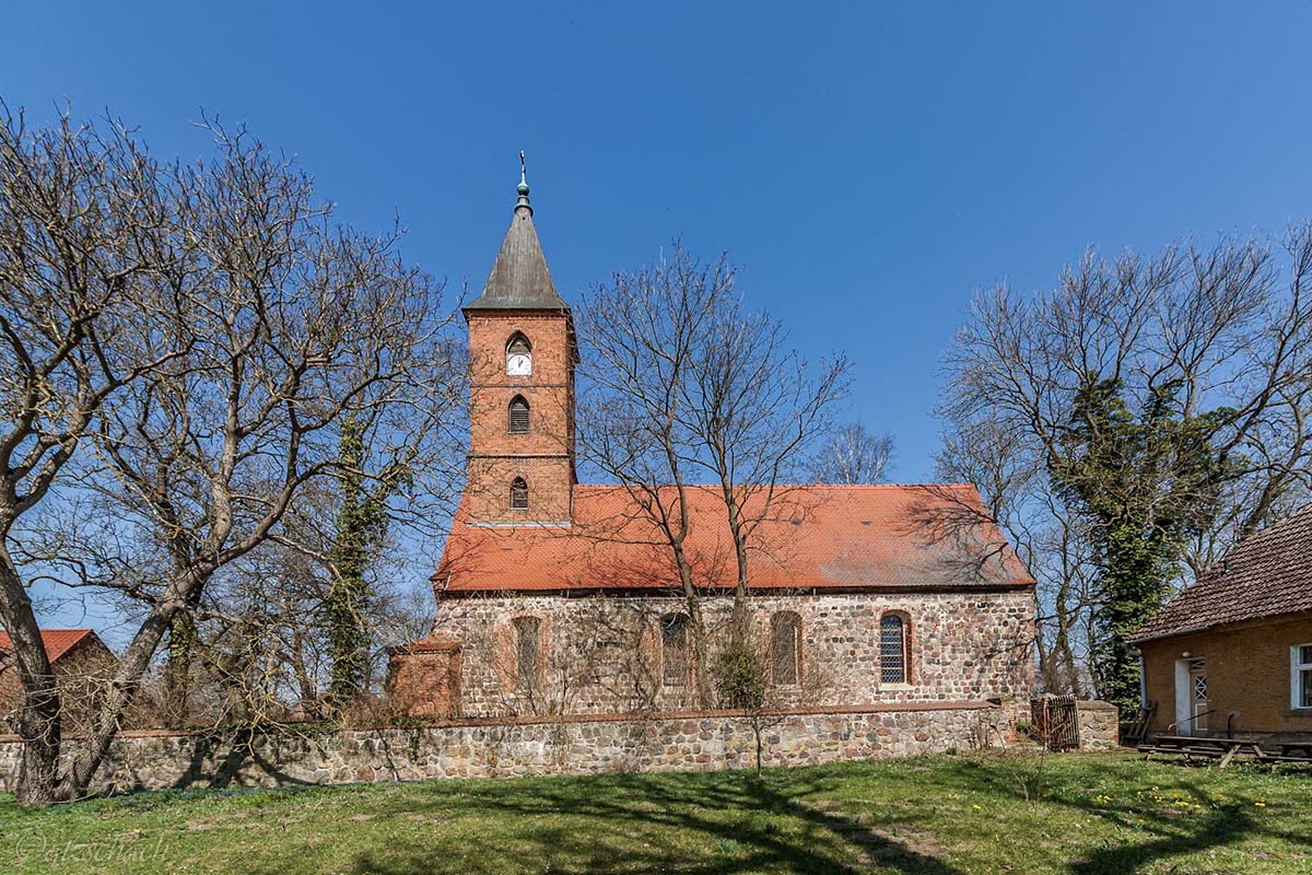 Carmzow-Wallmow. Wallmow - Dorfkirche