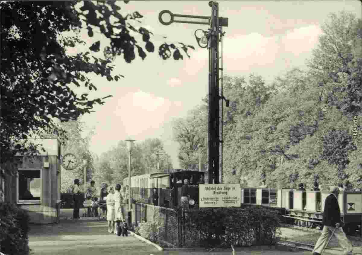 Cottbus. Bahnhof Pioniereisenbahn, Branitzer Park, 1972