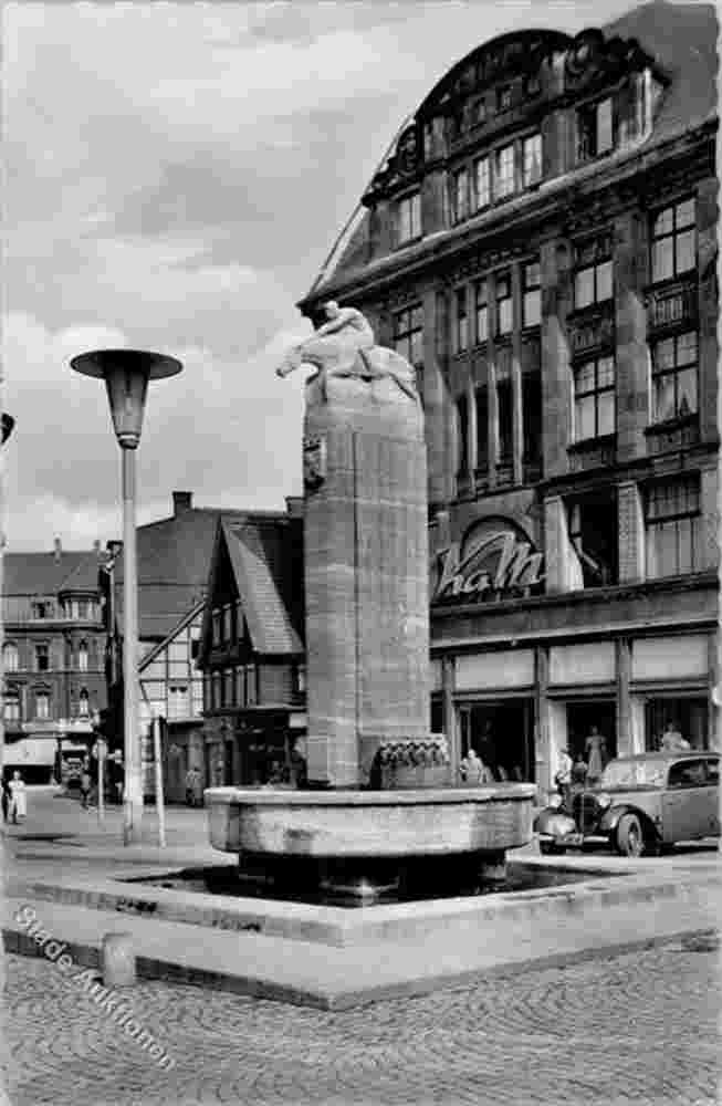 Castrop-Rauxel. Reiterdenkmal am Marktplatz, 1957