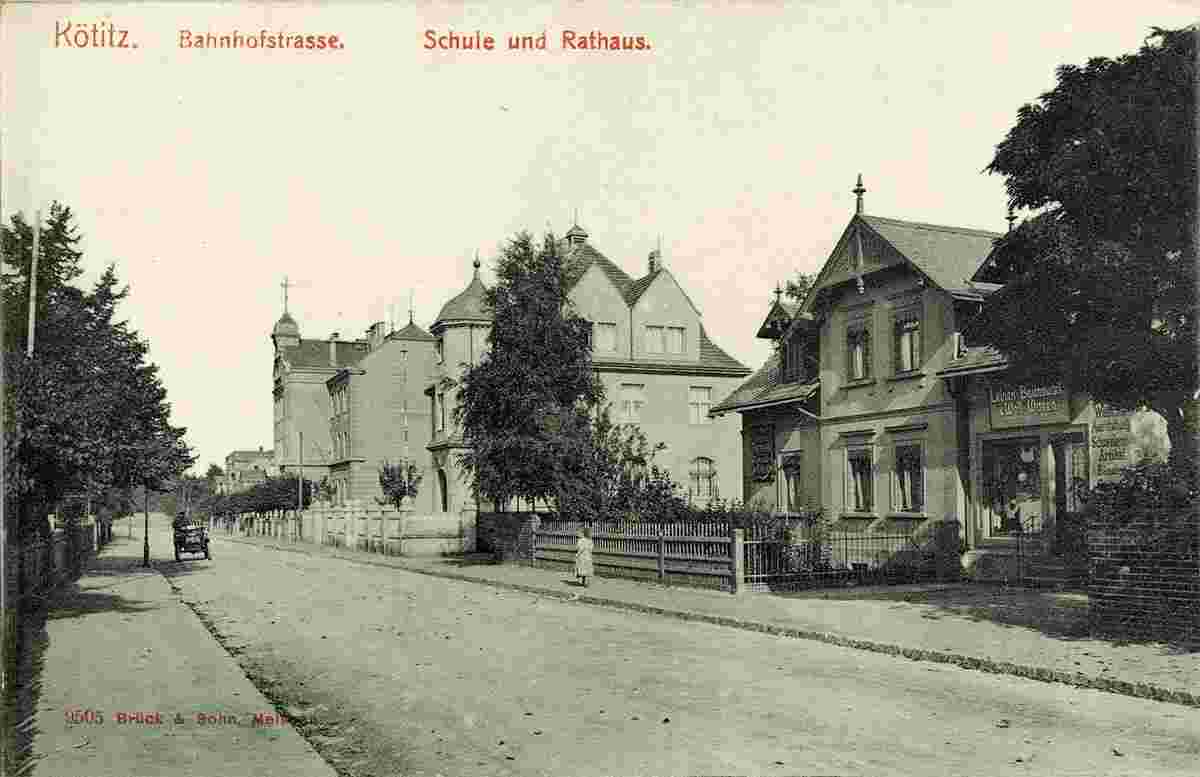 Coswig. Kötitz - Bahnhofstraße mit Schule und Rathaus, 1908