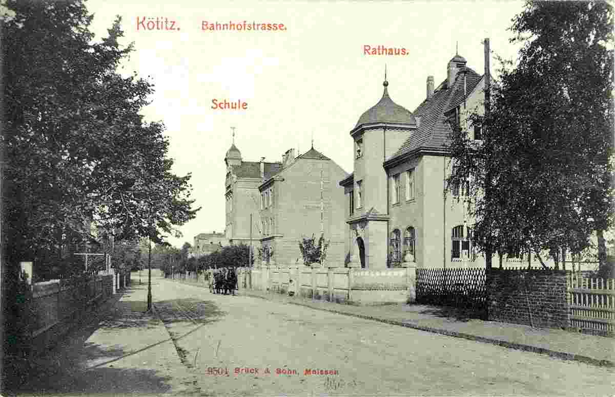 Coswig. Kötitz - Bahnhofstraße mit Schule und Rathaus, 1908