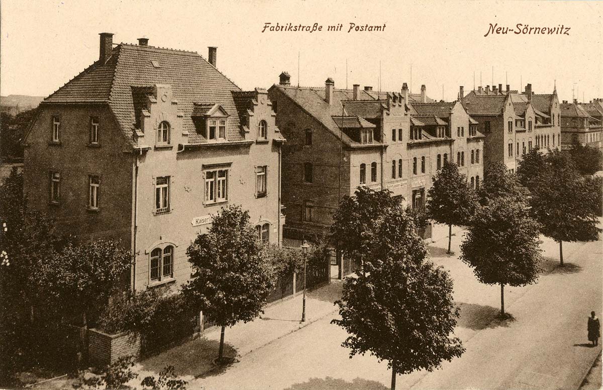 Coswig (Sachsen). Neusörnewitz - Fabrikstraße mit Kaiserliches Postamt, 1918