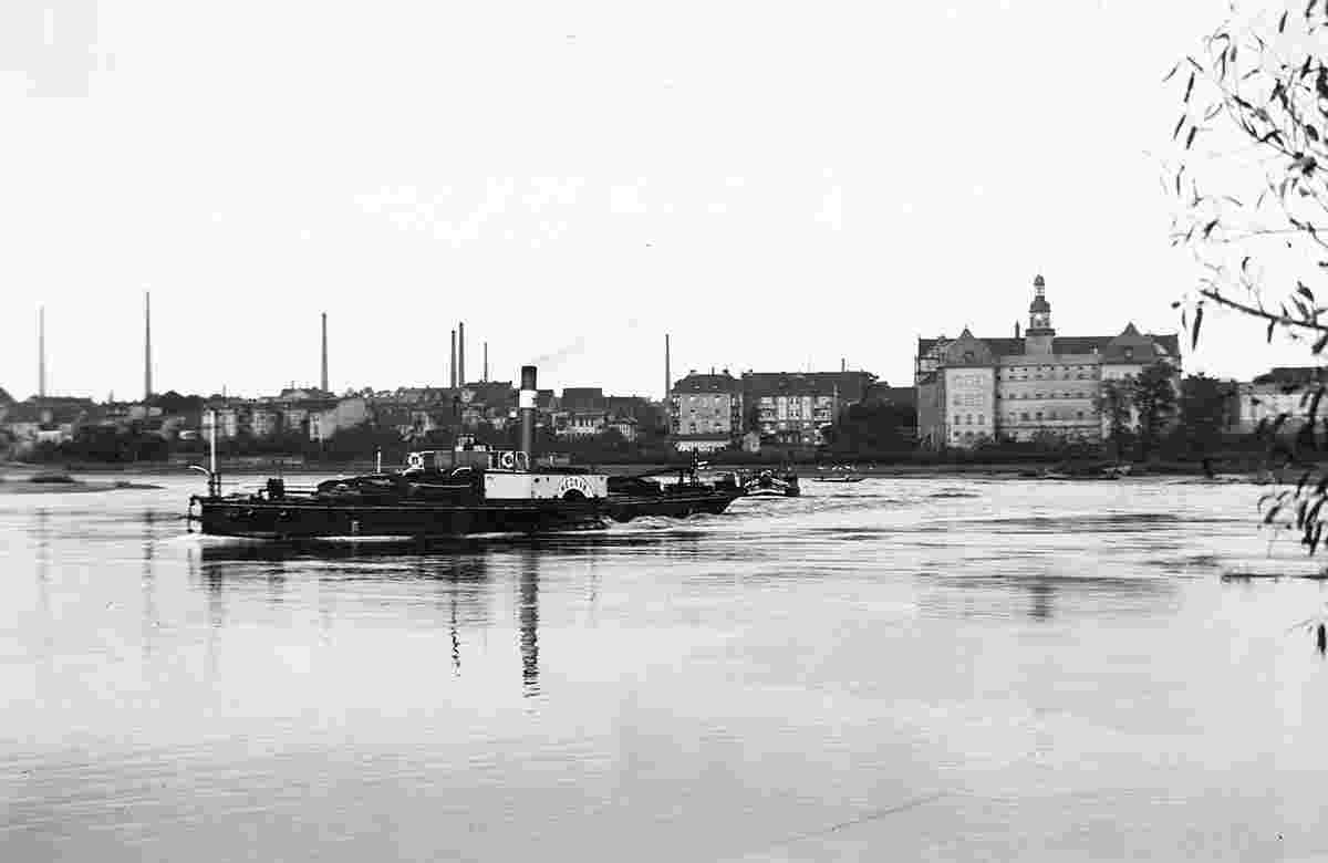 Coswig. Blick zur Stadt von fluss, flussboot, 1926
