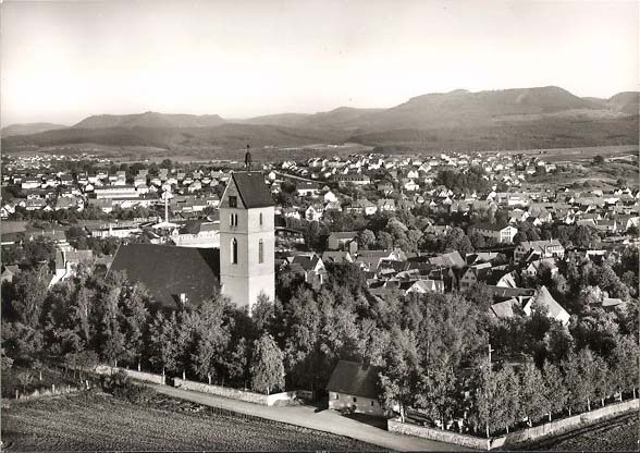 Panorama von Dußlingen und Kirche