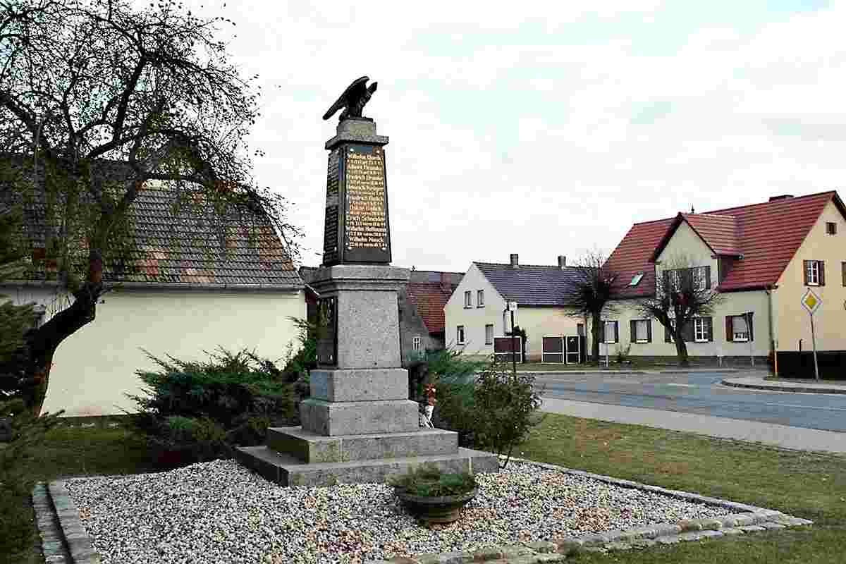 Dissen-Striesow. Striesow - Kriegerdenkmal 2.Weltkrieg