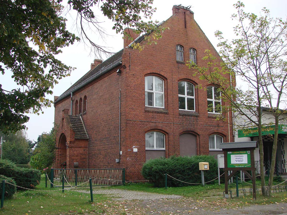 Drachhausen. Dorfschule, erbaut 1895, heutige Nutzung als Wohnhaus