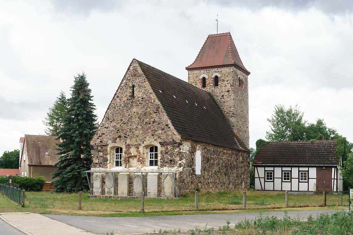 Drahnsdorf. Falkenhain - Dorfkirche