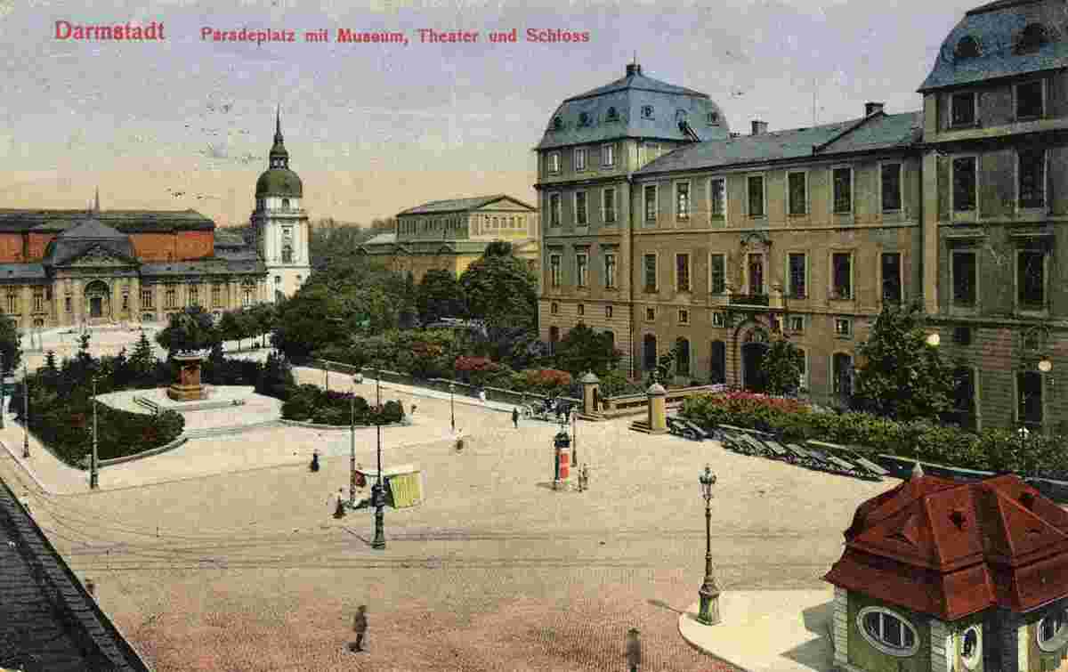 Darmstadt. Paradeplatz mit Museum, Theater und Schloss, 1915