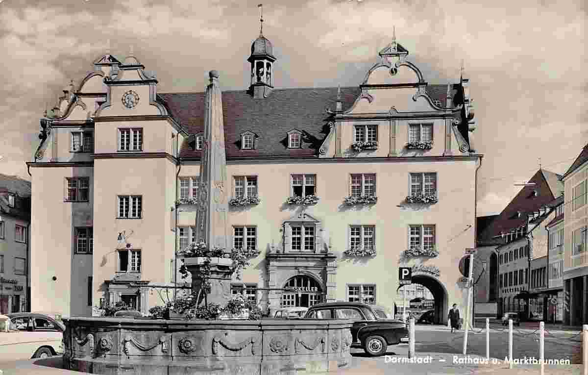 Darmstadt. Rathaus und Marktbrunnen