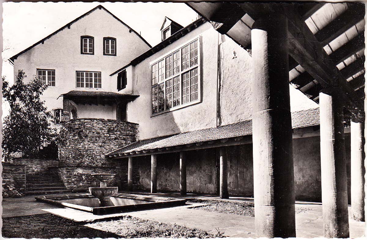 Dahlem (Euskirchen). Eifelhaus mit Brunnen, 1955