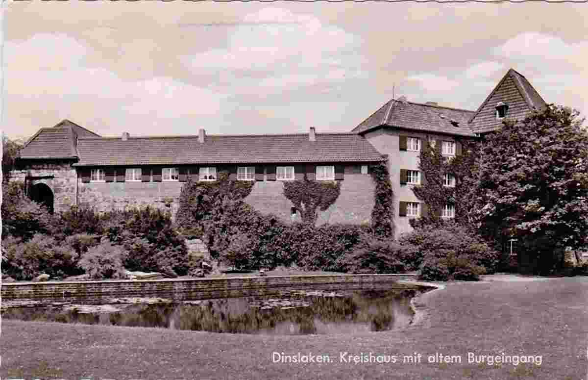 Dinslaken. Kreishaus mit Altem Burgeingang