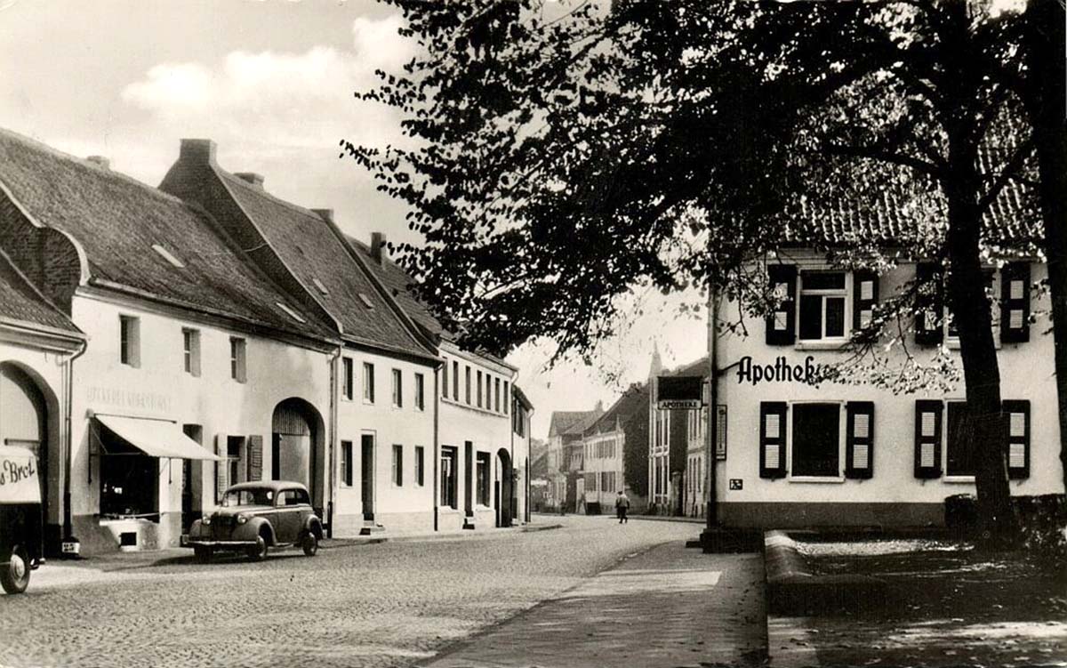 Dormagen. Kölner Straße, Apotheke, 1953