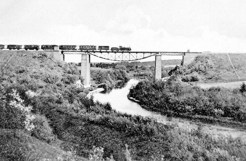 Darkehmen (Osjorsk). Eisenbahnbrücke über den Fluss Wegorapa, 1900-1910