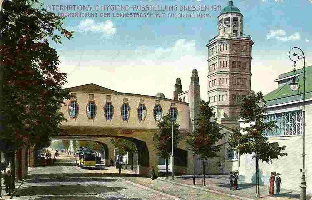 Dresden. Überbrückung der Lennestrasse mit Aussichtsturm, 1911