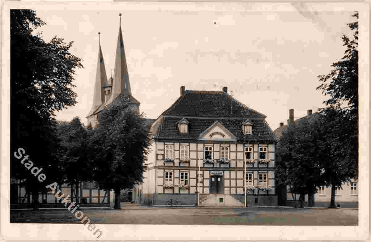 Derenburg. Rathaus und Trinitatiskirche, 1942
