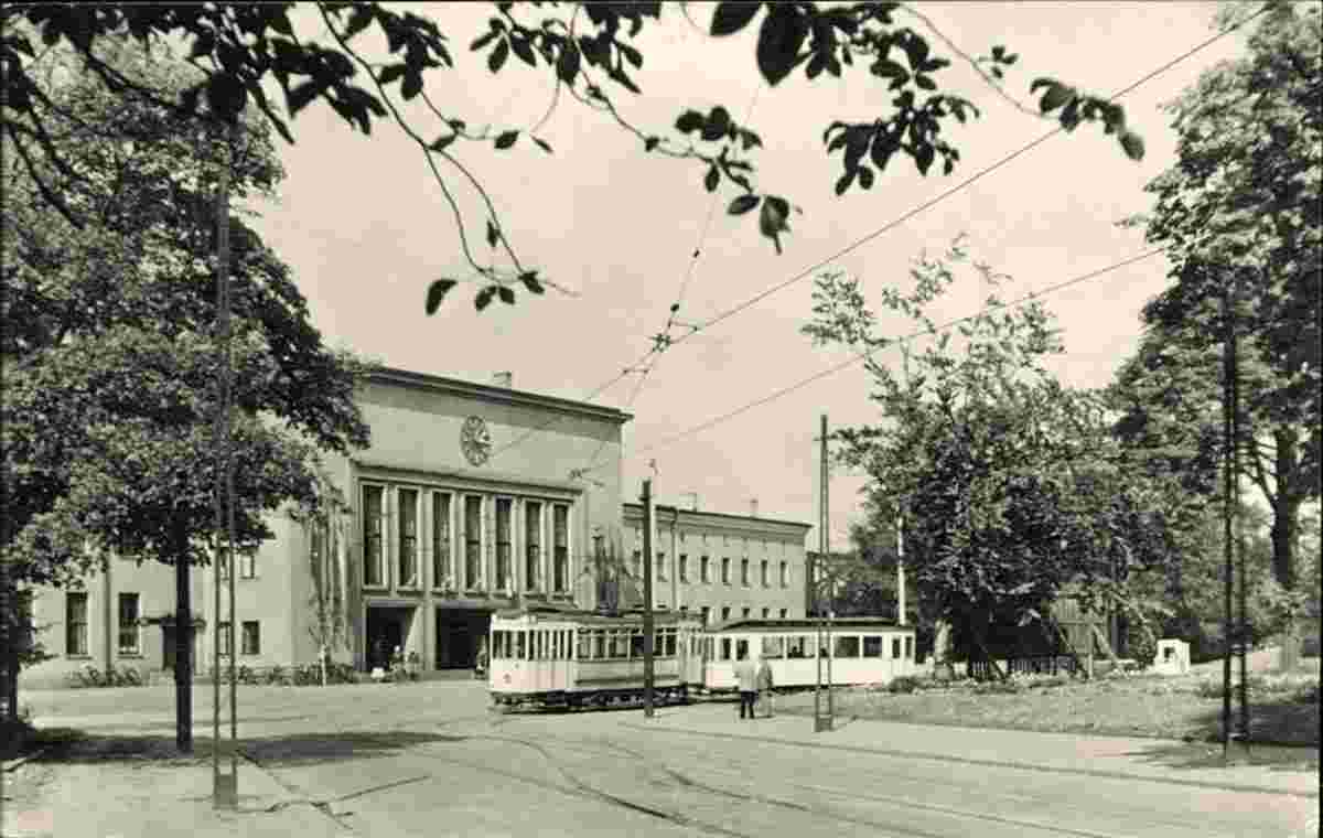 Dessau. Bahnhof, Straßenbahn, 1963