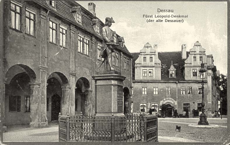 Dessau-Roßlau. Großer Markt mit Fürst Leopold Denkmal