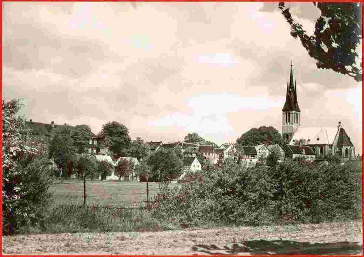 Ditfurt. Blick am Stadt mit Kirche