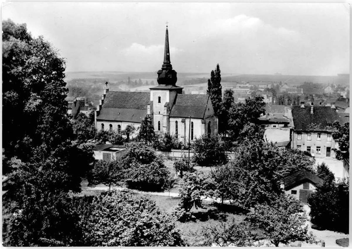 Droyßig. Blick zur Dorfkirche (erbaut im 13. Jahrhundert)