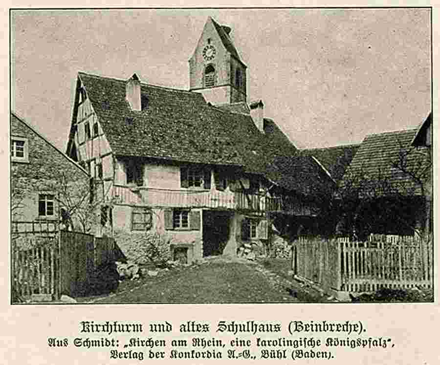 Efringen-Kirchen. Kirchturm und altes Schulhaus