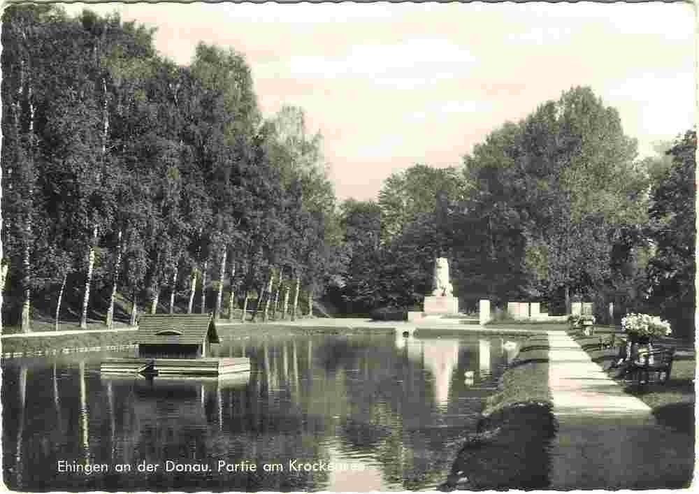 Ehingen. Kriegerdenkmal und Krockensee mit Gänsen