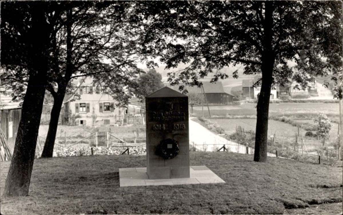 Elchesheim-Illingen. Illingen - Kriegerdenkmal im Friedhof