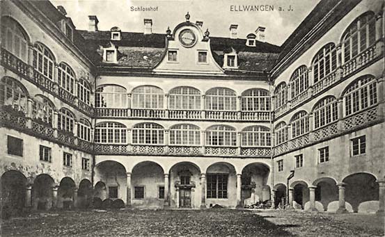 Ellwangen (Jagst). Schloßhof