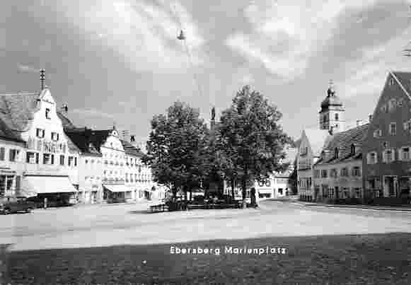 Ebersberg. Marienplatz mit Geschäften