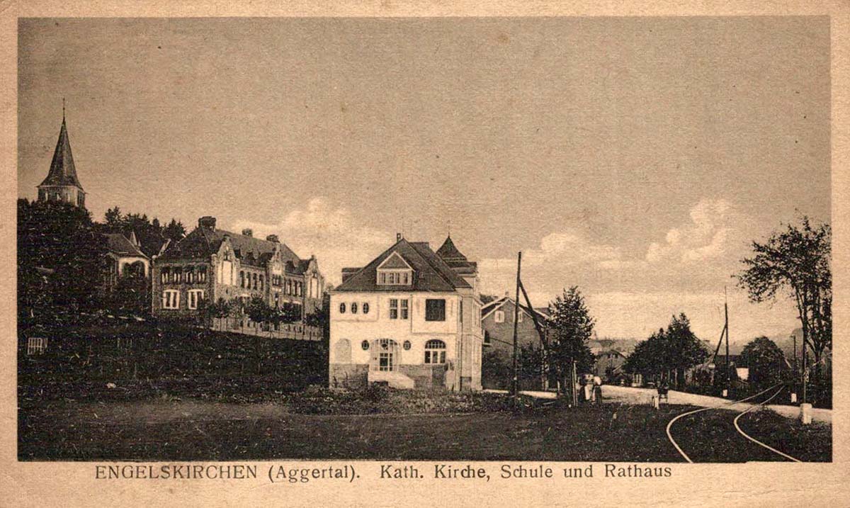 Engelskirchen. Katholische Kirche, Schule und Rathaus