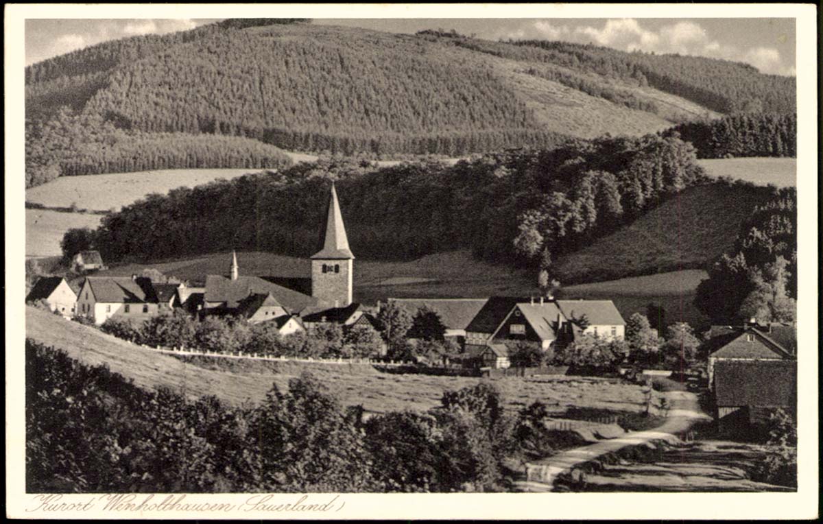 Eslohe (Sauerland). Wenholthausen - Blick auf Ort mit Kirche
