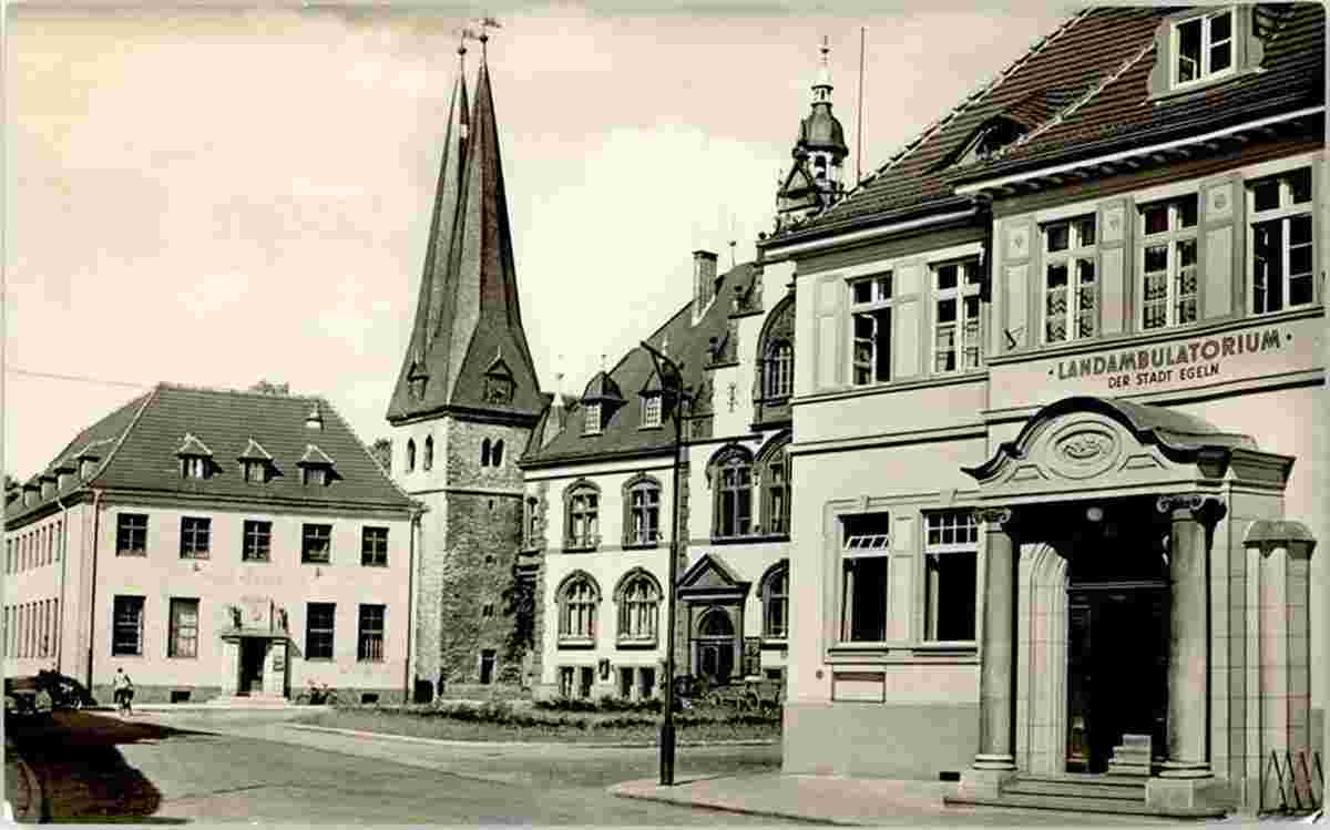 Egeln. Marktplatz, Landambulatorium, Kirche, Rathaus, 1963