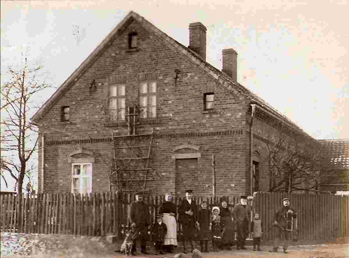 Erxleben. Hakenstedt - Einzelhaus mit 3 Generationen Familie, 1914