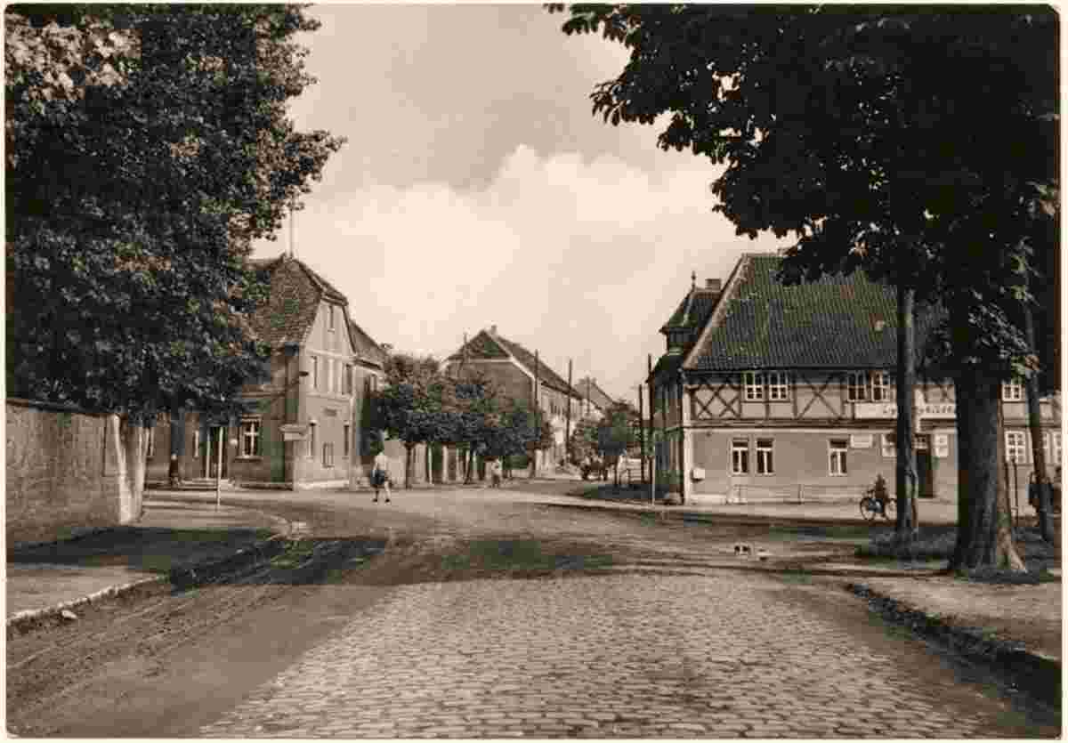 Erxleben. Magdeburger Straße mit Gaststätte, 1974