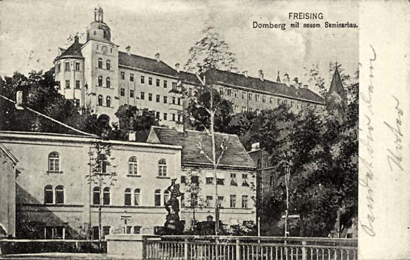 Freising. Domberg mit neuem Seminarbau
