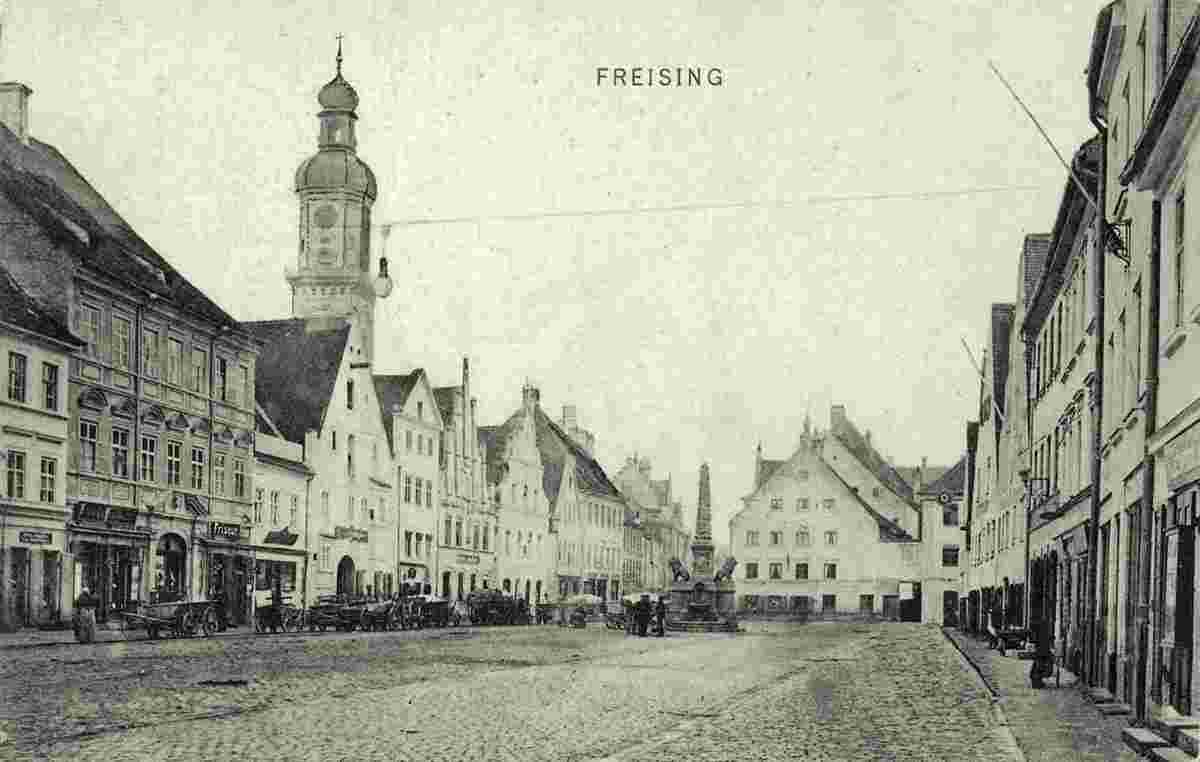 Freising. Marienplatz