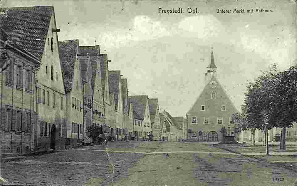 Freystadt. Unterer Markt mit Rathaus