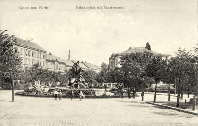 Fürth. Bahnhofsplatz mit Kunstbrunnen