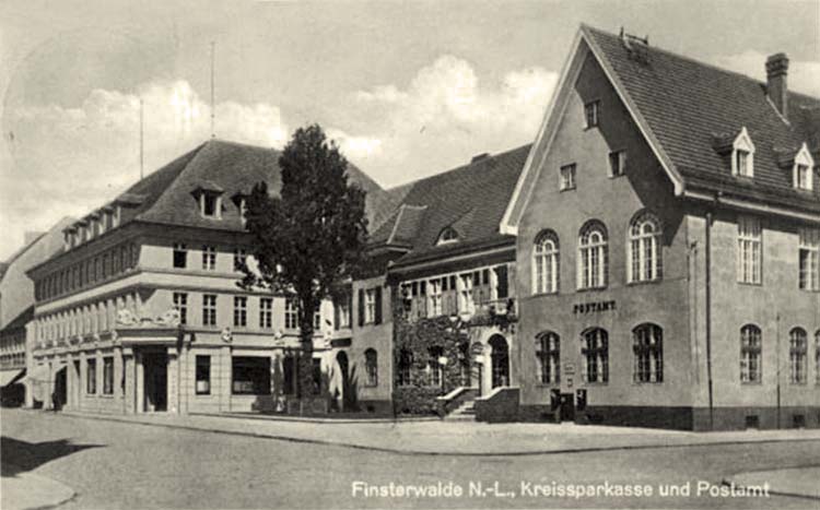 Finsterwalde. Kreissparkasse und Postamt, 1952